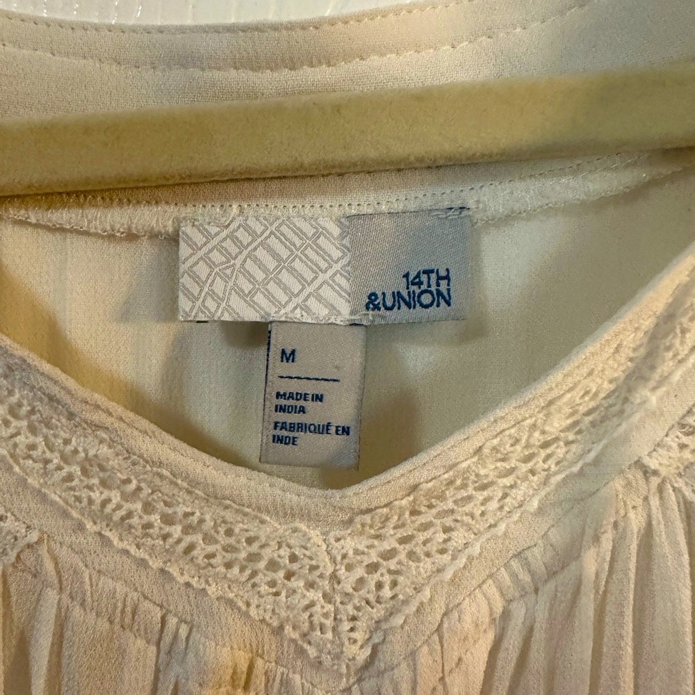 Can’t tell in pics but this is bright white! Perfect condition 14th union